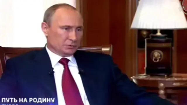 普京说：“会一直开到早上７点。分手时，我对我的同事们说，‘我们是被迫开始将克里米亚重新纳入俄罗斯的工作”。