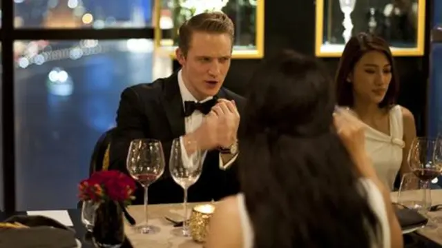 Thí sinh Hoa hậu Trung Quốc 2014 được một chuyên gia trường Seatton đào tạo. (Ảnh Darcy Holdorf)