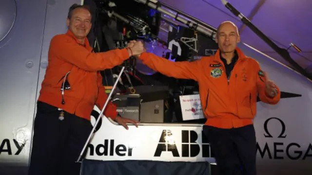 Andre Borschberg dan Bertrand Piccard ialah dua pilot Solar Impulse yang bergiliran mengendarai pesawat tersebut.