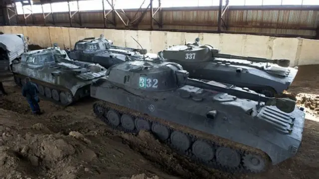 Khí tài quân sự của các tay súng thân Nga tại Donetsk hôm 8/3 
