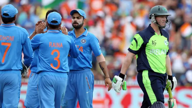 نائل او برائن کا محمد شامی کی گیند پر یادو کے ہاتھوں کیچ آؤٹ ہونے کے بعد کا منظر۔