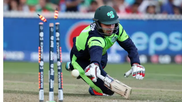 آئرش ٹیم میں ٹامسن رن آؤٹ ہونے والے واحد کھلاڑی تھے۔ انھوں نے دو رنز بنائے۔