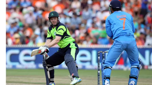 اوپنروں کی ذمہ درانہ بیٹنگ کے بعد صرف نائل اوبرائن ہی جم کر کھیل سکے۔ انھوں نے 75 گیندوں پر 75 رنز سکور کیے۔