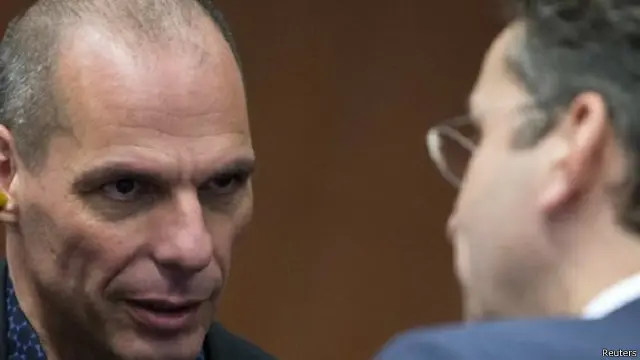 ديسلبلوم (يمين) انتقد يانيس فاروفاكيس والحكومة اليونانية