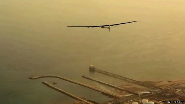 تحلق الطائرة "سولار إمبلس" فوق بحر العرب خلال الجولة الثانية من رحلتها حول العالم