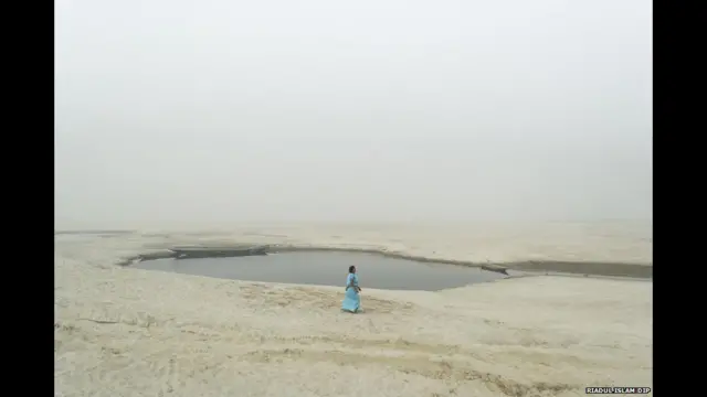 'We Had A River Named Tista' ("Nós Tínhamos um Rio Chamado Tista") é o nome da foto clicada por Riadul Islam Dip, parte de um projeto que explora o rio Tista, em Bangladesh.
