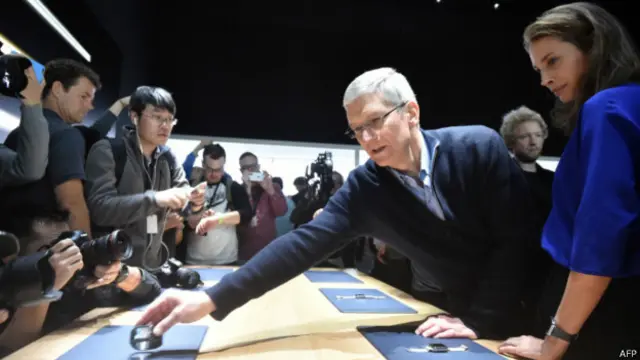 apple_tim_cook-smart_watch