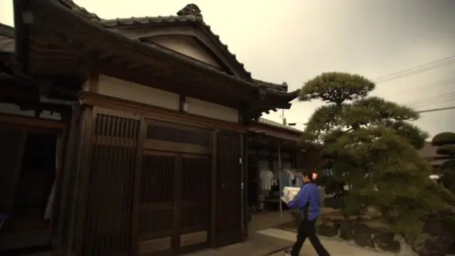 Phụ nữ làm việc bán thời gian ở Nhật vẫn bị coi là phụ thuộc vào chồng