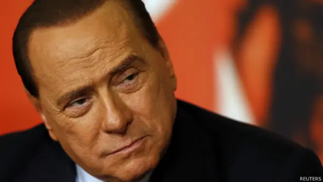 Eski İtalya lideri Berlusconi, 'yolsuzluk yargılanmalarından muaf tutulmak için' iki kez özel dokunulmazlık yasalarını devreye sokmak istedi.