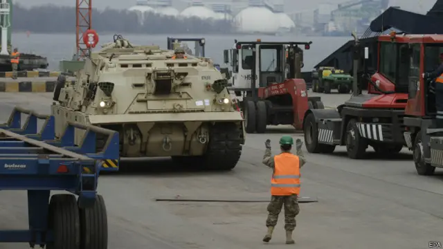 صدها خودروی زرهی آمریکا به کشورهای بالتیک فرستاده شده‌اند