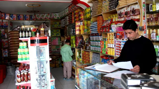 در سه هفته گذشته این مرد چهار هزار دلار ضرر کرده و دلیلش را مشکل برق می داند