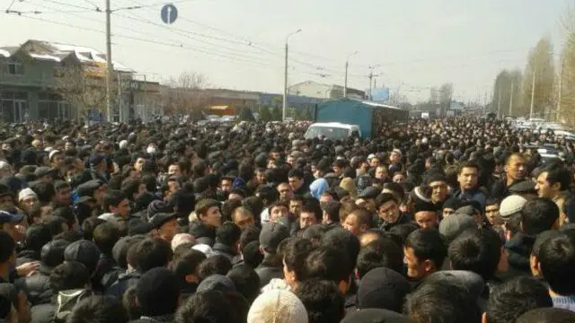 Qoshni hikoyalari aks ettirilgan onlayn porno videolar