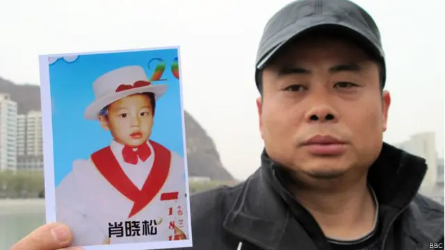 El hijo de Xiao desapareció a los 5 años. Lleva más de 8 buscándolo.