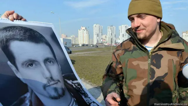 Фотограф Роман Ніколаєв створив календар "Кіборги 2015" з портретами бійців 95-ї бригади. На фото - один із них.