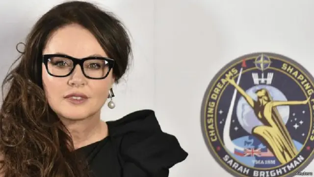 شعار الرحلة الفضائية لبرايتمان يستخدم صورة تعبيرية لسيدة في وسطه