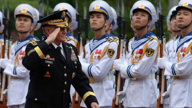 Đại tướng Martin Dempsey, Chủ tịch Hội đồng Tham mưu trưởng liên quân Mỹ, thăm Việt Nam năm 2014