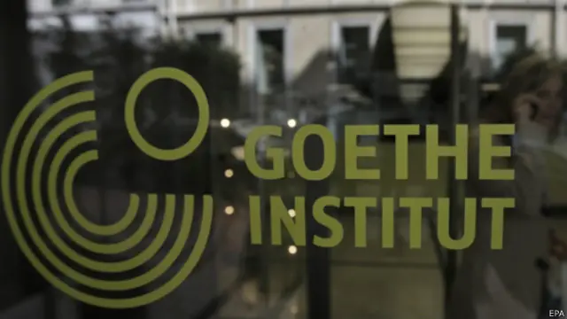 از جمله اموال دولت آلمان در یونان، می‌توان به مدرسه باستان‌شناسی آلمان و موسسه گوته اشاره کرد