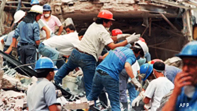 Atentado contra la embajada.