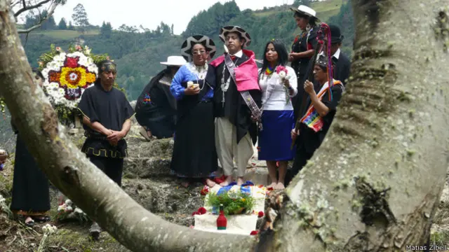 Los indígenas ecuatorianos están volviendo a las bodas tradicionales.