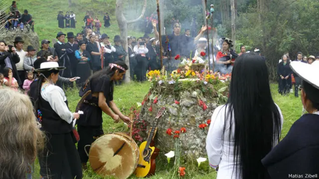 Los elementos naturales son clave en el ritual andino.