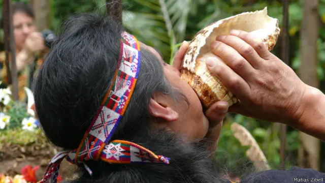 La música es fundamental en la celebración.