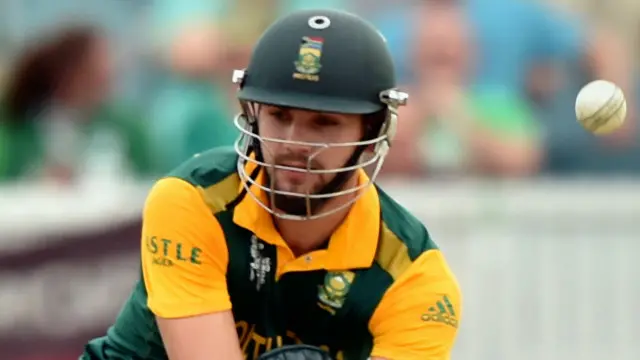 رائلی روسو نے جارحانہ انداز اپنایا اور متعدد اچھی شاٹس کھیلیں۔