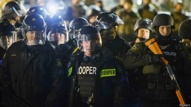 Полицейские и солдаты нацгвардии в Фергюсоне