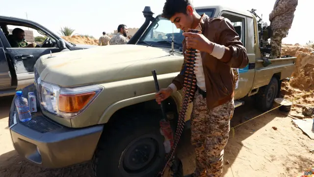 انتشار السلاح في ليبيا بصفة واسعة عقد من الأزمة