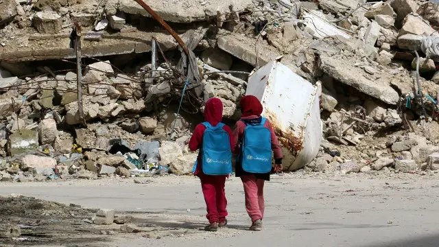 رپورٹ میں کہا گیا ہے کہ بیرل بمباری سے نہ سکول نہ ہسپتال اور نہ مساجد اور بازار بچے ہیں