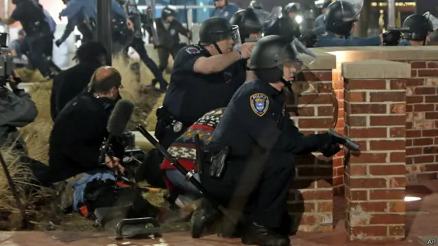 وقع الحادث بعد ساعات من إستقالة توم جاكسون قائد الشرطة في المدينة