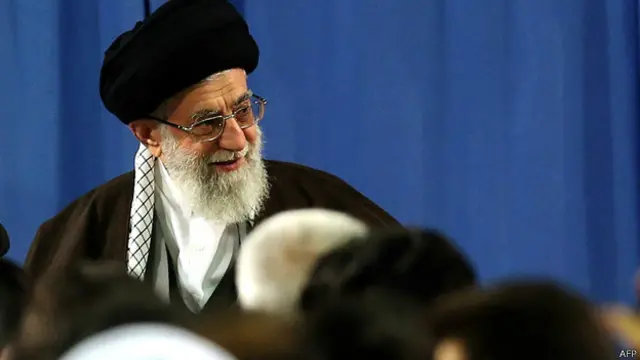 كان خامنئي يتحدث في اجتماع ضم الرئيس روحاني وعدد من كبار رجال الدين