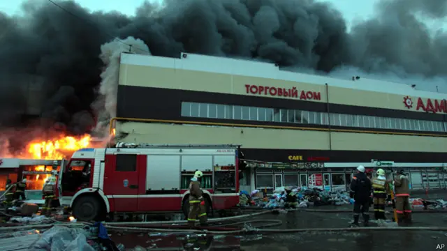 يخشى أن تكون نحو 25 جثة ما زالت تحت الأنقاض