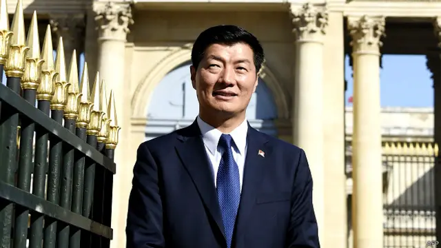 洛桑森格此次訪問法國是為了參加歐洲的一次紀念1959年西藏發生針對中國的未遂起義的集會。