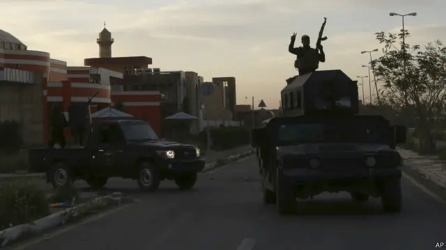 الجيش العراقي يقول إن قواته تسيطر الآن على المنطقة التي تقع فيها جامعة تكريت.