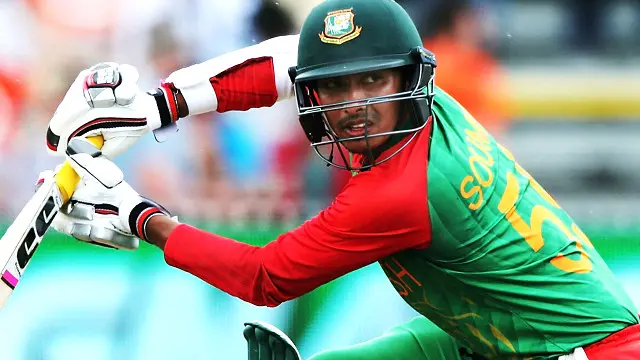 سومیا 58 گیندوں میں سات چوکوں کی مدد سے 51 بنا کر وٹوری کی گیند پر کیچ آؤٹ ہو گئے