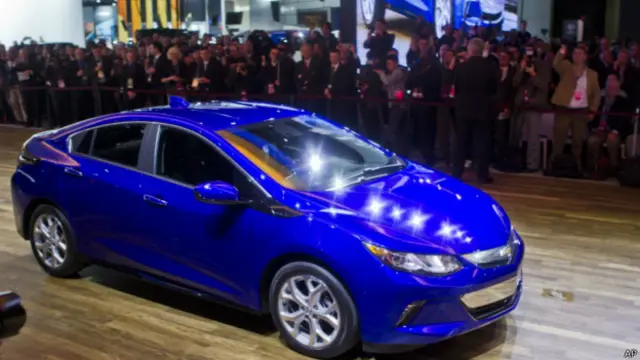 El Volt es un modelo híbrido que combina un motor de gasolina con un eléctrico.