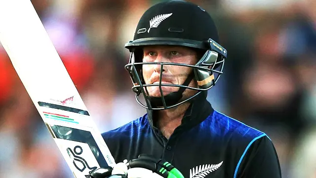 گپٹل نے 11 چوکوں اور دو چھکوں کی مدد سے 88 گیندوں پر 100 رنز بنائے 