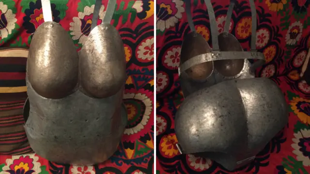 ’لوہار پہلے تو دیکھ کر پریشان ہوئے لیکن میں نے جب سینے اور کولہوں کی پیمائش کے نشان لگائے تو انھوں نے لباس تیار کردیا‘