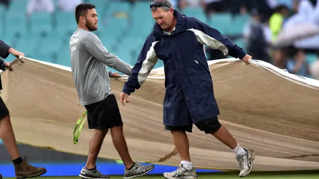 36.2 اوورز میں میچ کو دوبارہ بارش کے باعث روکا گیا ہے