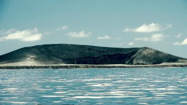 El material que conforma la isla aún no está consolidado. 