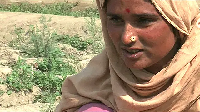 پاکستان سے بڑی تعداد میں ہندو بھارت کا رخ کرتے ہیں کیونکہ ان کا الزام ہے کہ پاکستان میں اقلیتوں کے ساتھ زیادتی کی جاتی ہے