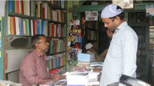 یوں محسوس ہوتا ہے کہ مشہور ہونے کا راستہ بالی وڈ سے ہو کر ہی جاتا ہے