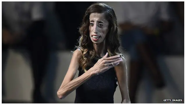 ’آپ اپنا تعارف کیا کراتے ہیں‘ کے موضوع پر لزی نے جو تقریر کی تھی اسے اب تک 70 لاکھ سے زیادہ مرتبہ یو ٹیوب پر دیکھا جا چکا ہے