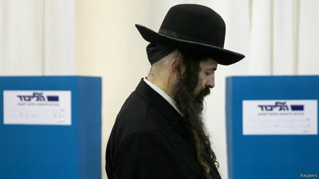 پولنگ مقامی وقت کے مطابق صبح سات بجے شروع ہوئی اور رات دس بجے تک جاری رہی گی۔