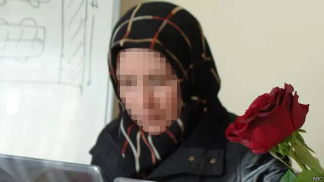 Umm Abdul Rahman está preocupada porque su hijo se una a Estado Islámico.