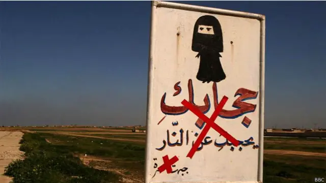 Плакат с изображением женщины в хиджабе