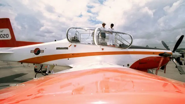 TNI mengirim enam pesawat jenis KT buatan Korea Selatan untuk tampil di Langkawi Airshow