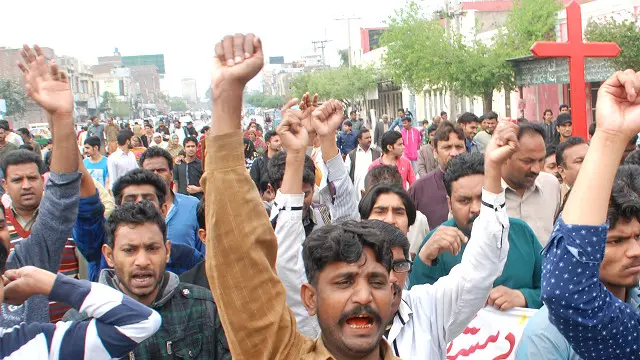 لاہور میں چرچ پر حملے کے خلاف فیصل آباد میں بھی عیسائیوں نے مظاہرہ کیا