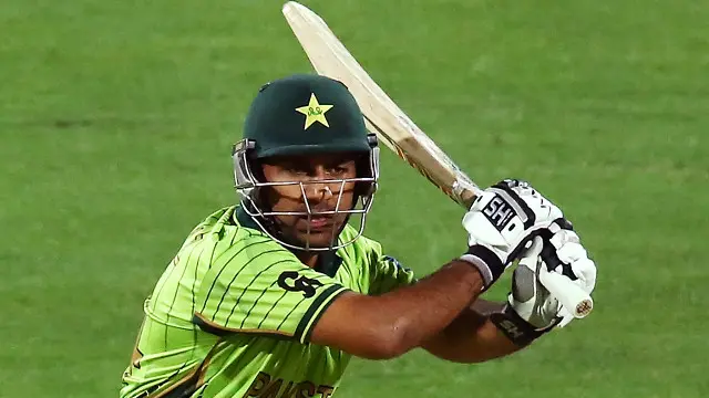 سرفراز احمد نے 120 گیندوں میں چھ چوکوں کی مدد سے اپنی سنچری مکمل کی