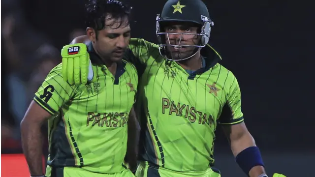 ’نائنٹیز میں آ کر میں نروس ہوگیا تھا لیکن عمر اکمل نے ہمت بندھائی اور میری سنچری ممکن بنانے کے لیے ایک اوور بلاک کیا‘